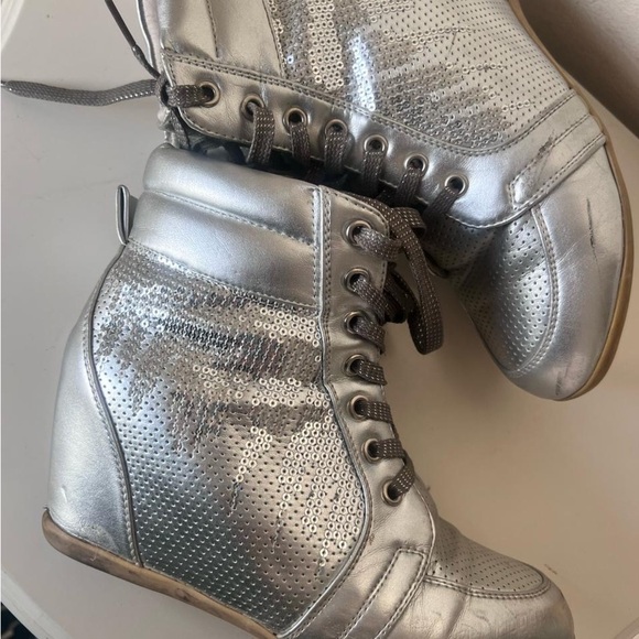 Futuristic Silver High-Top Sneakers with Black Laces with orthopedic heel - Picture 4 of 5